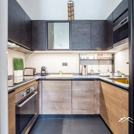 Center Lux| 2br| A/c| Parking By Tilo *