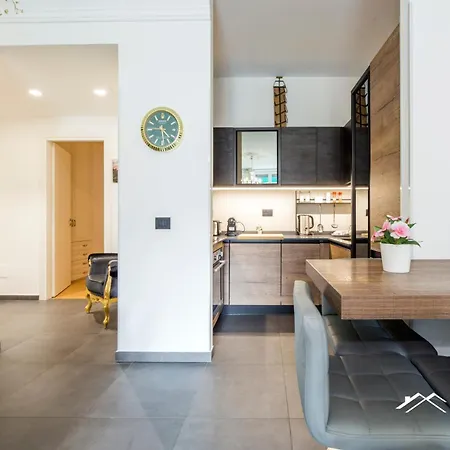 Center Lux| 2br| A/c| Parking By Tilo Genua