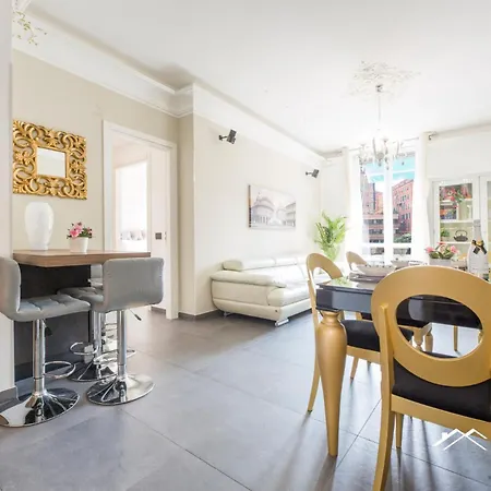 Center Lux| 2br| A/c| Parking By Tilo Apartment *