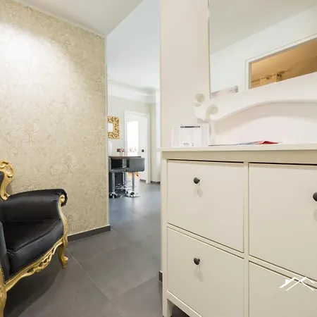 Center Lux| 2br| A/c| Parking By Tilo Apartment *