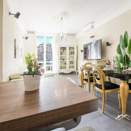 Center Lux| 2br| A/c| Parking By Tilo